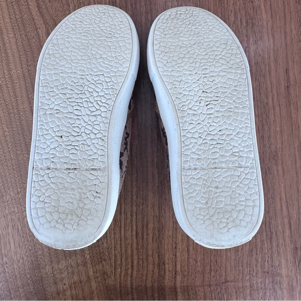 Michael Kors Kids Slip-On Girl’s Sneakers. Size 13 - Picture 9 of 11